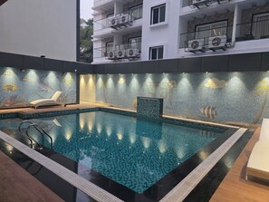 Hồ bơi ngoài trời 