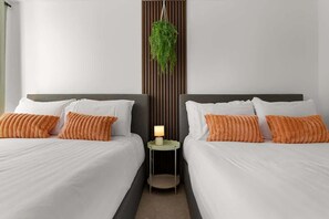 1 Schlafzimmer, Schreibtisch, Bügeleisen/Bügelbrett, Reisekinderbett