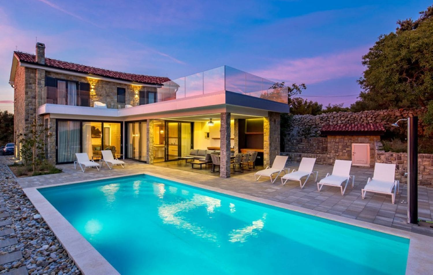 Villa Confort, 4 habitaciones, alberca privada, vista al jardín | Alberca | Alberca al aire libre por temporada y camastros 