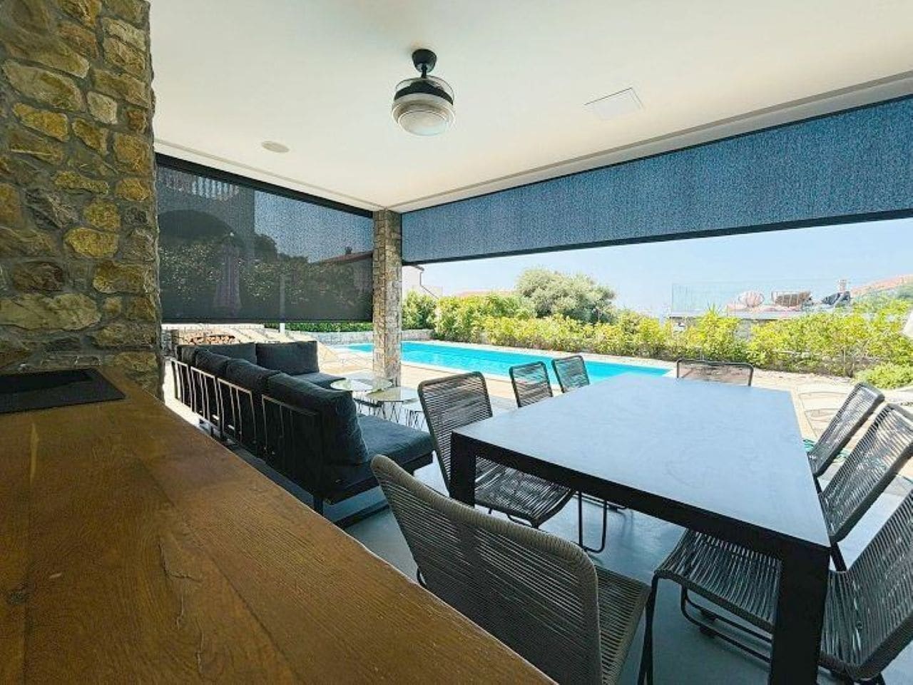 Vila Comfort, 4 kamar tidur, kolam renang pribadi, pemandangan kebun | Tempat makan outdoor