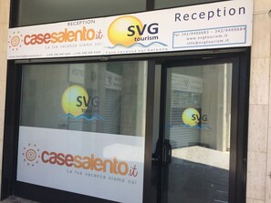 Reception - La Bella Vita Guest House (Baia Verde)