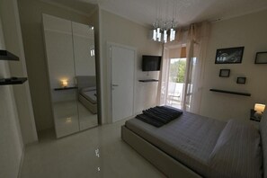 Free WiFi - La Bella Vita Guest House (Baia Verde)