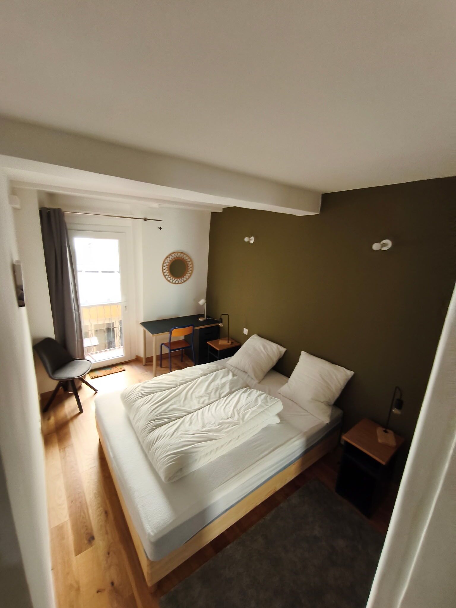 Een strijkplank/strijkijzer, internet