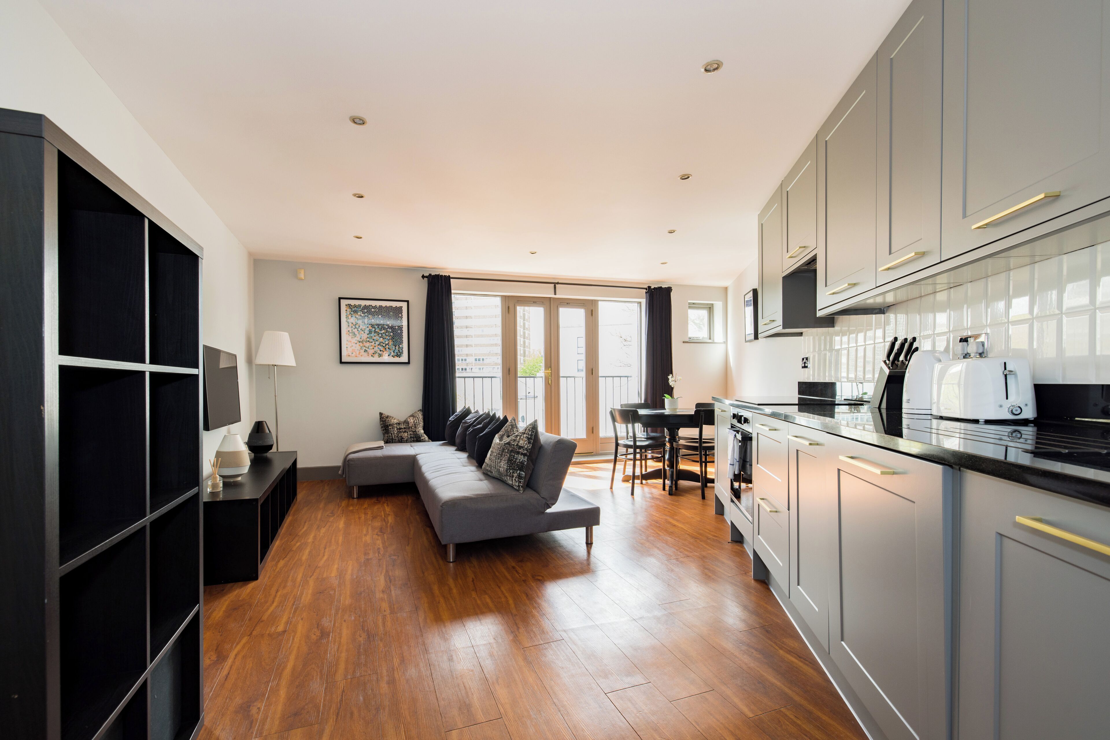 Classic Apartment, Garden View | Living area