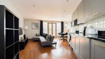 Classic Apartment, Garden View | Living area