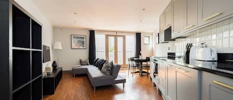 Classic Apartment, Garden View | Living area