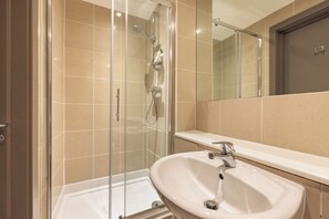 Classic Apartment, Garden View | Bathroom - Sunshine In My Mood 2BR (London)