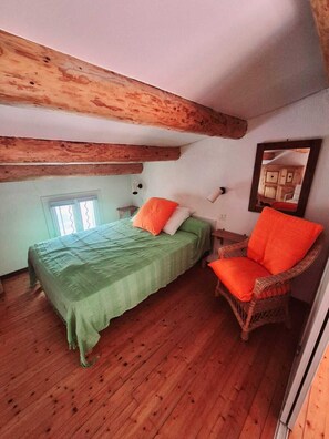 1 bedroom, travel crib, free WiFi, bed sheets - Furnished duplex in a small condominium for curists or families (Gréoux-les-Bains)