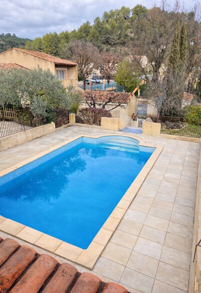 Furnished duplex with pool in small condominium for Curiste or Family