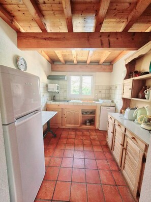 Refrigerador, microondas, parrilla de estufa y lavavajillas 