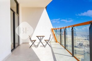 Apartment, Balcony, Canal View | Terrace/patio - Bloomfields 1Br Avenue Suite Bingha (Dubai)