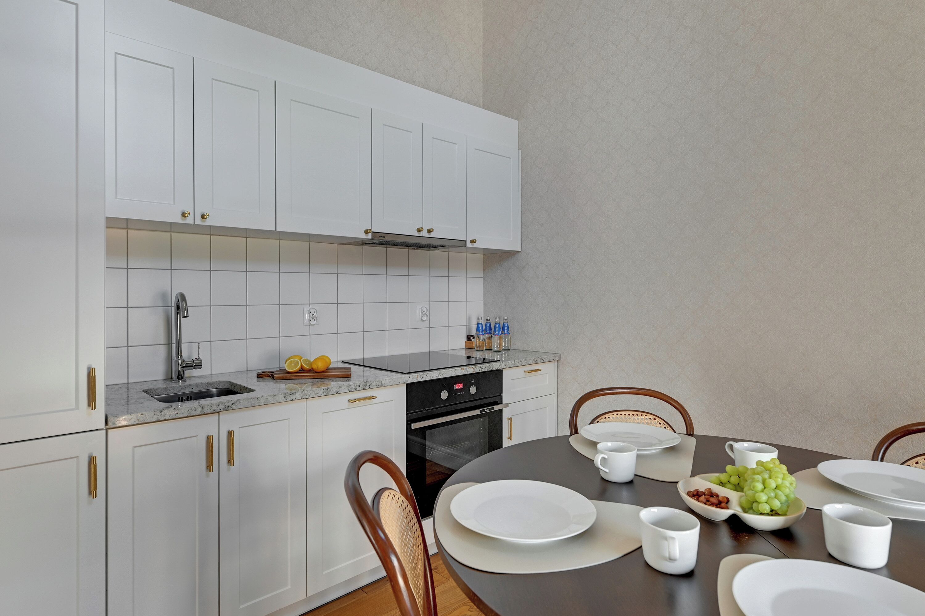 Deluxe Apartment | Private kitchen | Fridge, oven, stovetop, dishwasher