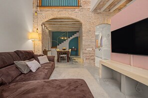 TV - Elegant House with Character in Vilanova i la Geltrú (Vilanova i la Geltrú)