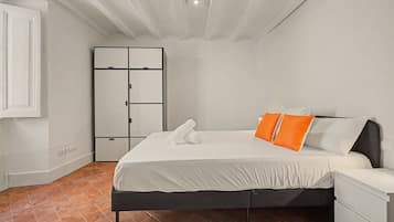 4 slaapkamers, een strijkplank/strijkijzer, wifi, beddengoed