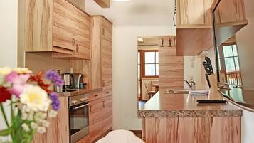 Køleskab, mikrobølgeovn, ovn, kogeplade