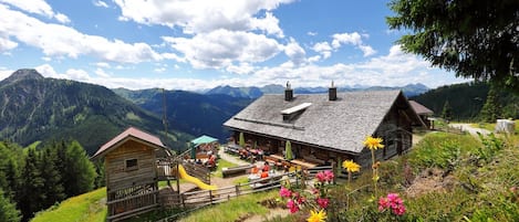 المنشأة من الخارج