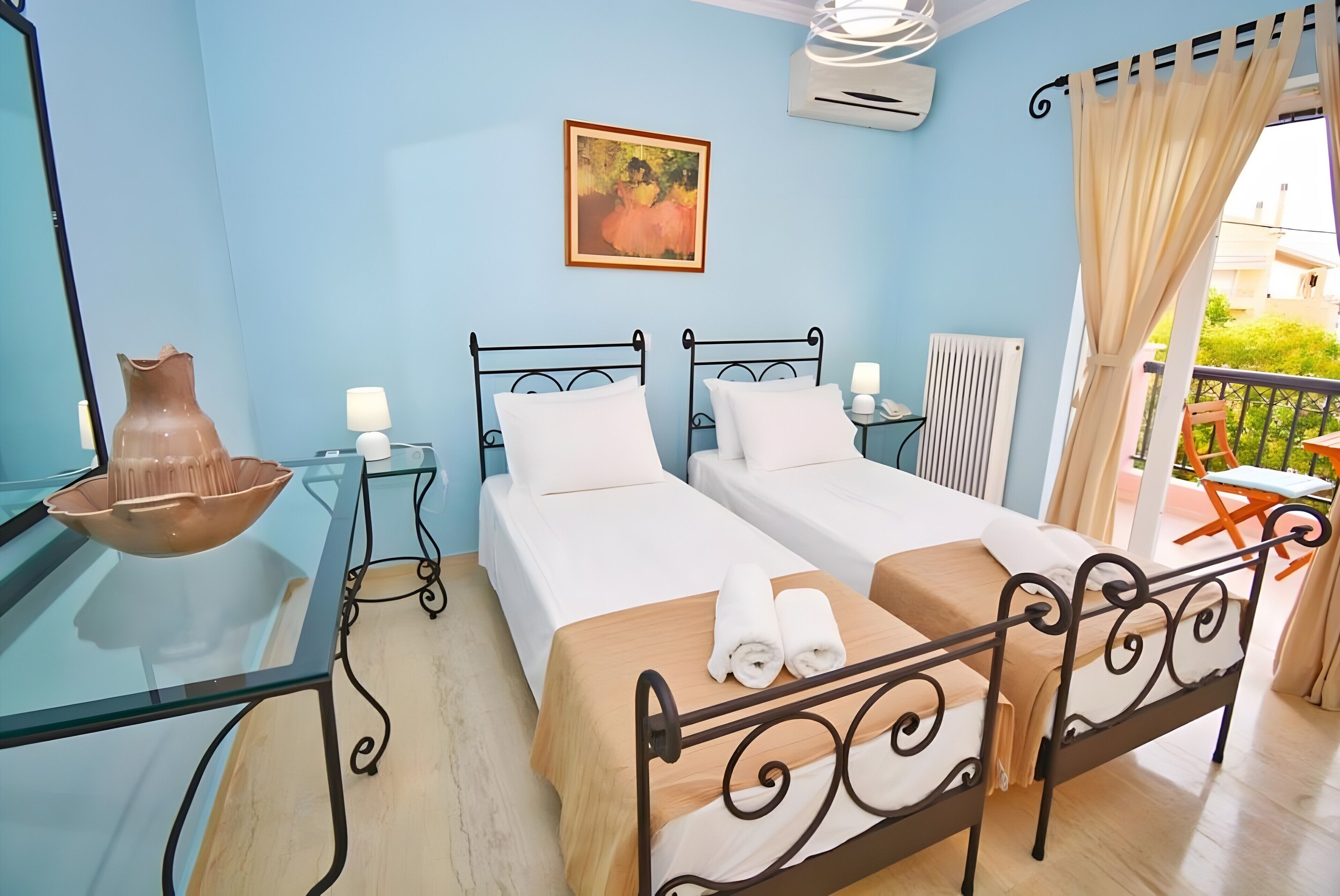 2 bedrooms, iron/ironing board, WiFi, bed sheets