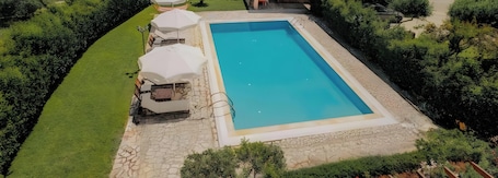 Pool. Apartment 'Two-Bedroom 2' with Sea View, Wi-Fi and Air Conditioning