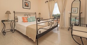 2 makuuhuonetta, silitysrauta/-lauta, Wi-Fi, vuodevaatteet