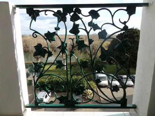 Appartement climatisé, lumineux prés des plages, piscine, parking clos,