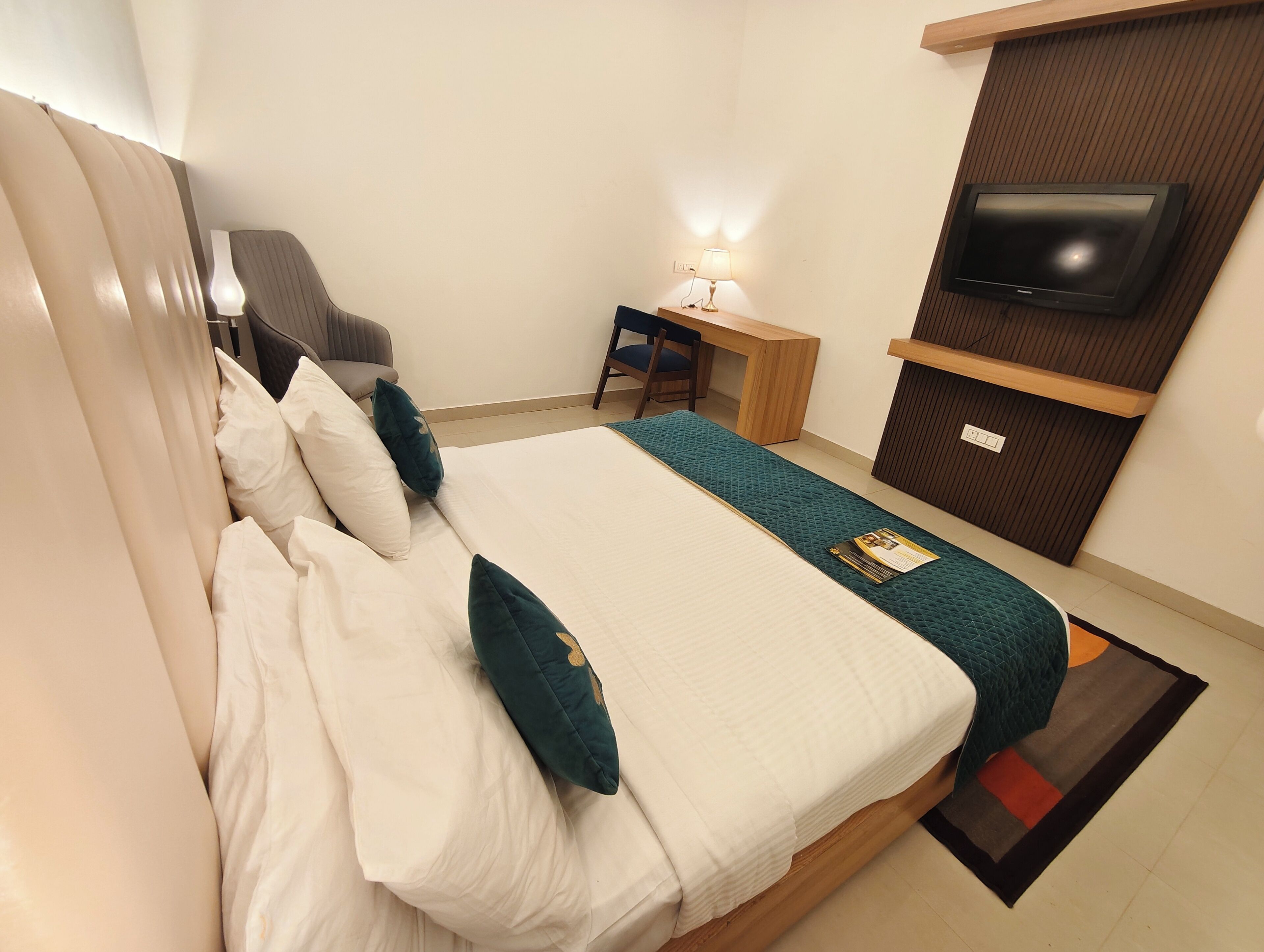 Deluxe Room | Free WiFi