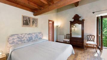 6 quartos, ferros/tábuas de passar roupa, Wi-Fi, roupa de cama
