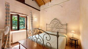 6 chambres, fer et planche Ă repasser, Wi-Fi, draps fournis