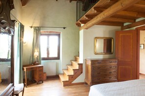 6 bedrooms, iron/ironing board, WiFi, bed sheets - Cascine di Villa Schella with Pool – Relaxing Oasis for Groups and Families (Ovada)