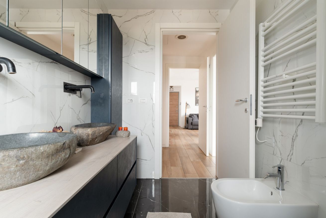 Dusche, Bidet, Handtücher