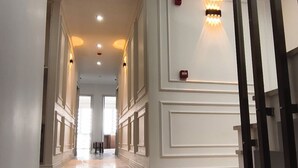 A hotel hallway with marble steps leading to a door marked "EXIT". - AHSA VILLA WONDERFOUL SEA VIEW AND SWIMMING POOL (İstanbul)