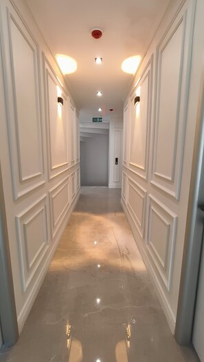 المنشأة من الداخل