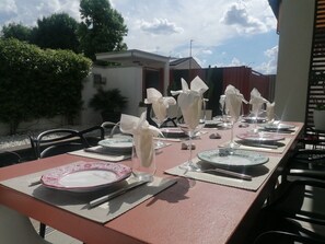Outdoor dining - Luxury Villa with Private Pool near Milan - Ideal for Families & Design Week (Lacchiarella)