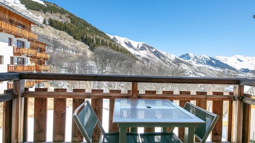 Large Family Apartment - Mountain View - Sleeps 7/8