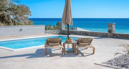 Kedros villa Dyo , next to the beach and near taverns