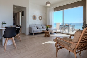 TV - Kedros villa Dyo , next to the beach and near taverns (Ano Viannos)