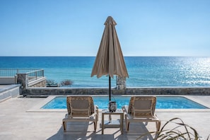 Pool - Kedros villa Dyo , next to the beach and near taverns (Ano Viannos)