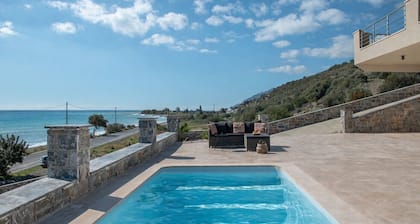 Kedros villa Dyo , next to the beach and near taverns