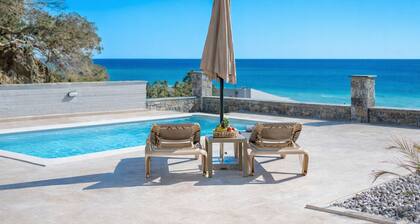 Kedros villa Tessera , next to the beach and near taverns