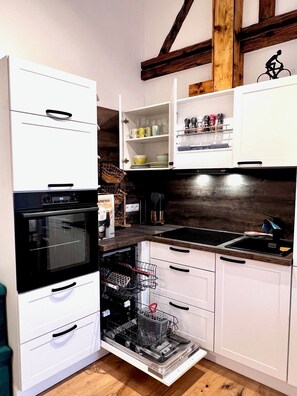 Comfort Condo | Private kitchen | Fridge, microwave, oven, stovetop - Rebenblick Ferienwohnung (Landau in der Pfalz)