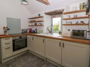 Cottage | Private kitchen | Cookware/dishes/utensils - Rhos Y Clegyrn (Goodwick)