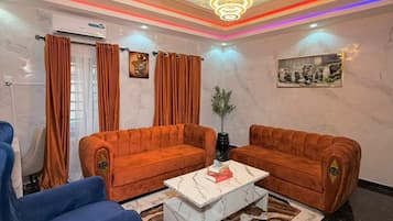 Apartment, Balcony | Ruang tamu