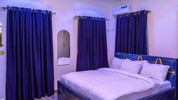 Blackout drapes, free WiFi