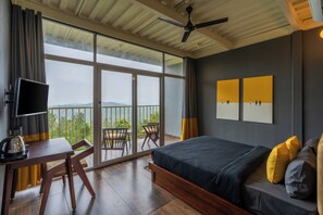 Deluxe Double Room with Balcony and Bathtub