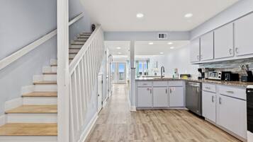 Maison en rangée, Plusieurs lits, balcon, vue sur l’océan (17617 Front Beach Rd) | Intérieur