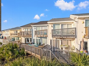 Terrace/patio - Go-jo Getaway! Coastal Comfort, 2BR Beachfront Townhouse, Sleeps 6 (Panama City Beach)