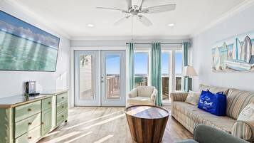 Maison en rangée, Plusieurs lits, balcon, vue sur l’océan (17617 Front Beach Rd) | Aire de séjour