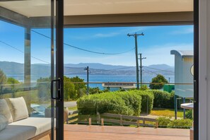 Interior - 'The Bay Escape' Opossum Bay Tasmania 7023 - Beach side suburb 40 mins to Hobart (Opossum Bay)