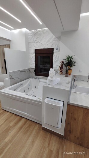 Apartment | Jetted bathtub