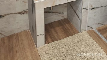 Apartment | Bilik Mandi