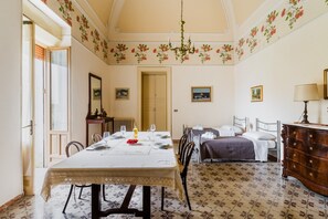 Dining - Apartment 'Residenza Antica Distilleria' with Private Terrace, Wi-Fi and Air Conditioning (Matino)